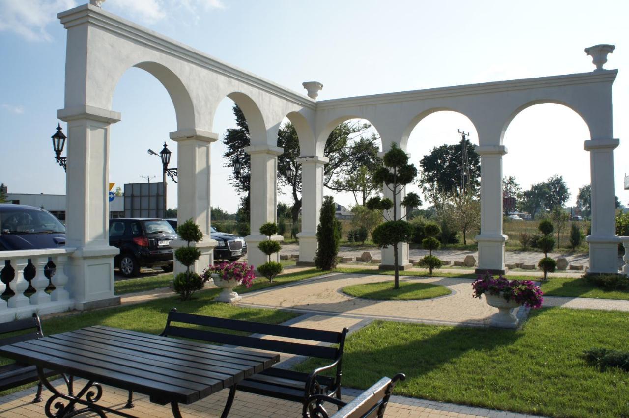 Villa Demetrios Kaluszyn  ภายนอก รูปภาพ